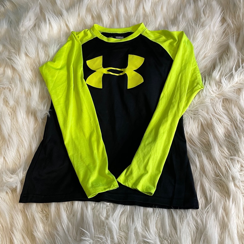 Under armour long sleeve loose heat gear shirt YM